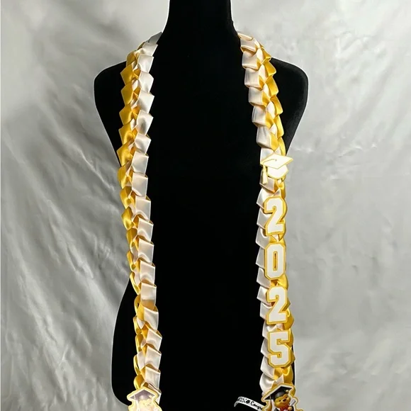 2025 Graduation Lei Winnie The Pooh White And Golden Yellow 7/8 Satin Ribbon - Picture 4 of 8